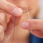 Kim đâm vào thịt thì đau. Thịt đâm vào thịt nhớ nhau suốt đời là cái gì?