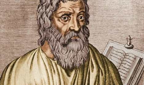 Ai là nhân vật quan trọng nhất y học Hy Lạp cổ đại và là “cha đẻ của y học hiện đại”?