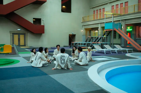 Giải thích mọi điều về The 8 Show của Netflix